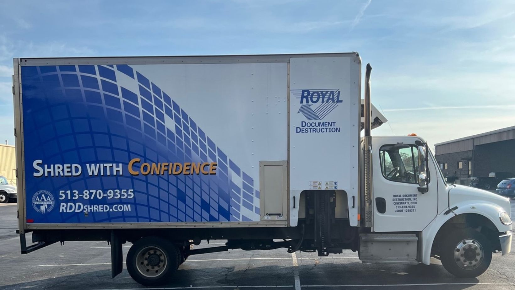 Mobile paper shredding truck