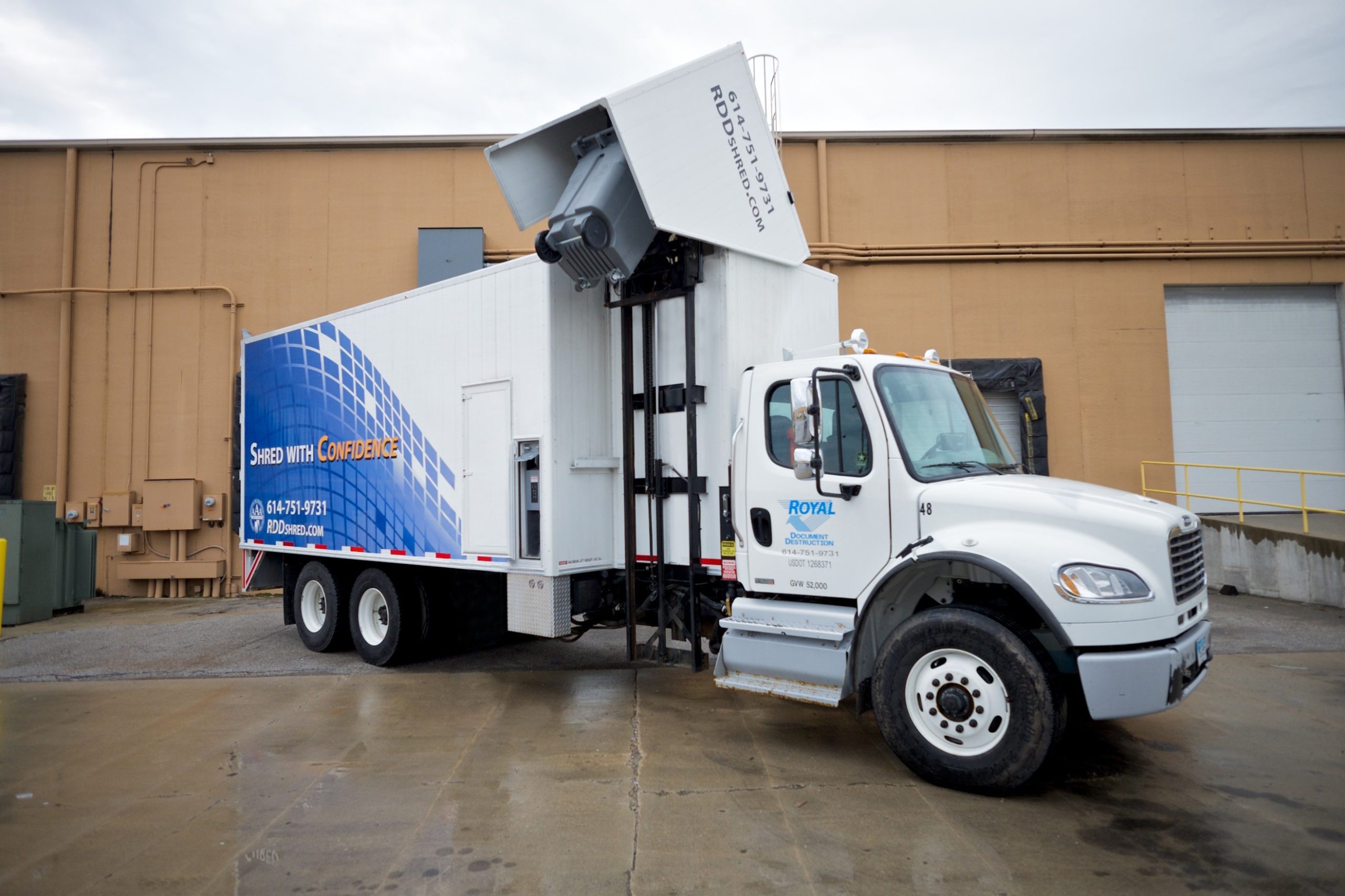 Mobile shredding truck